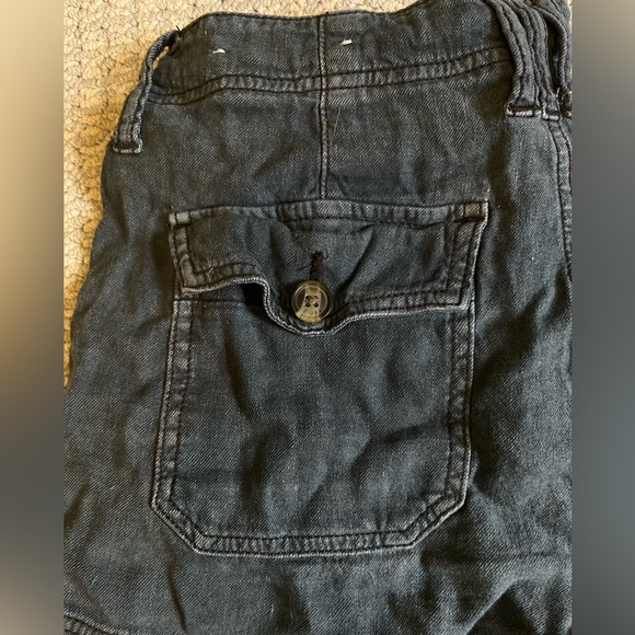 American Eagle charcoal gray cargo shorts - Picture 2 of 3